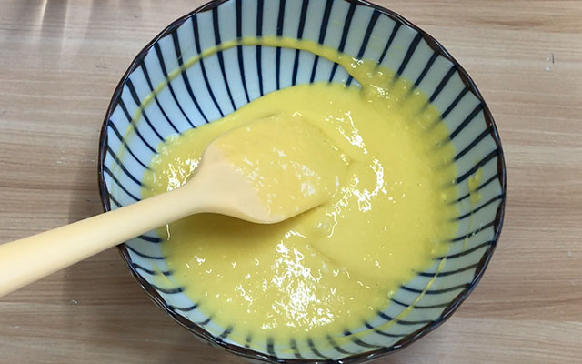 攪拌蛋黃糊步驟